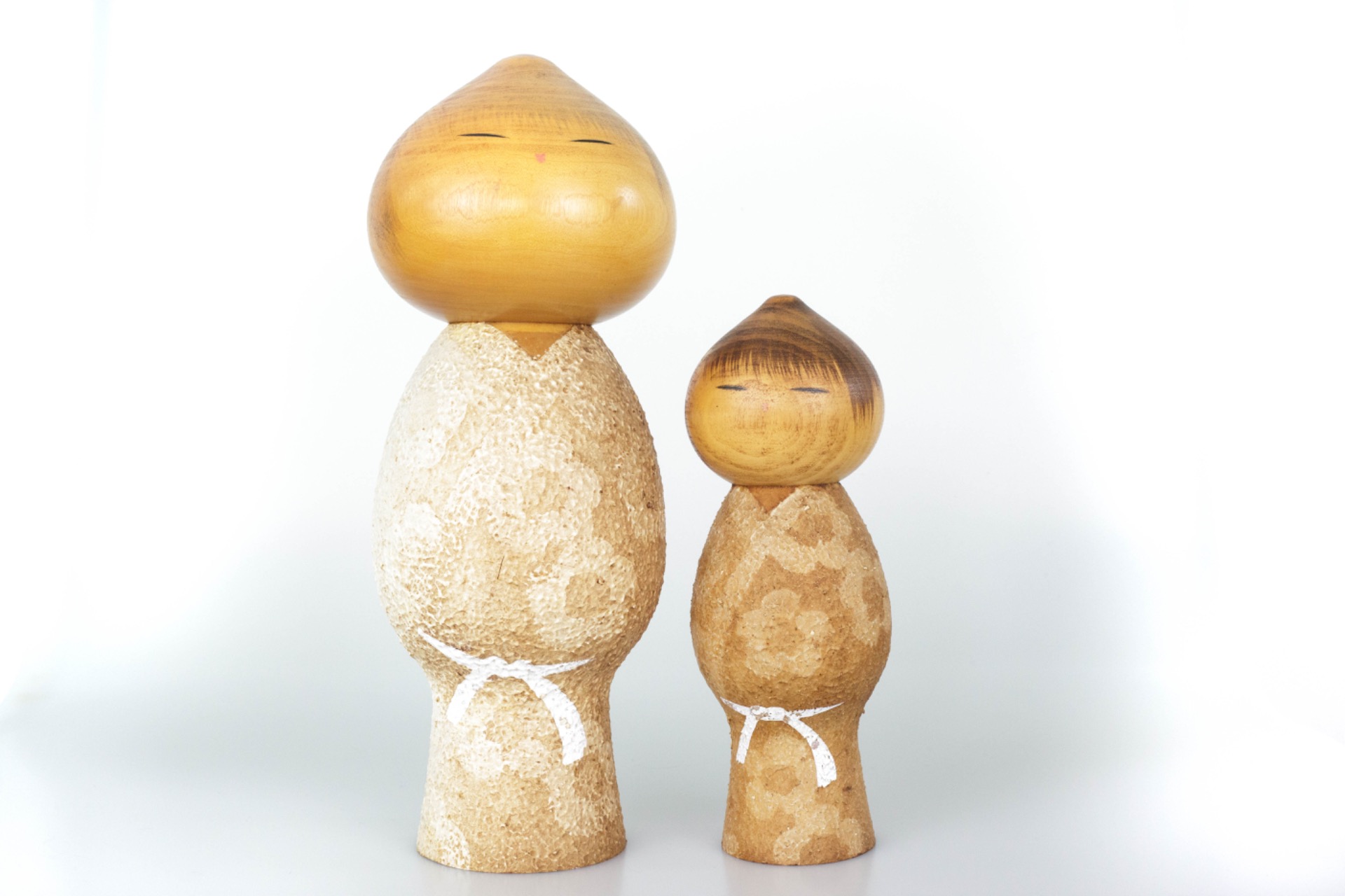 Ouder en kind 'Mushin' door Masao Watanabe (渡辺正雄) | 30 cm & 20,5 cm