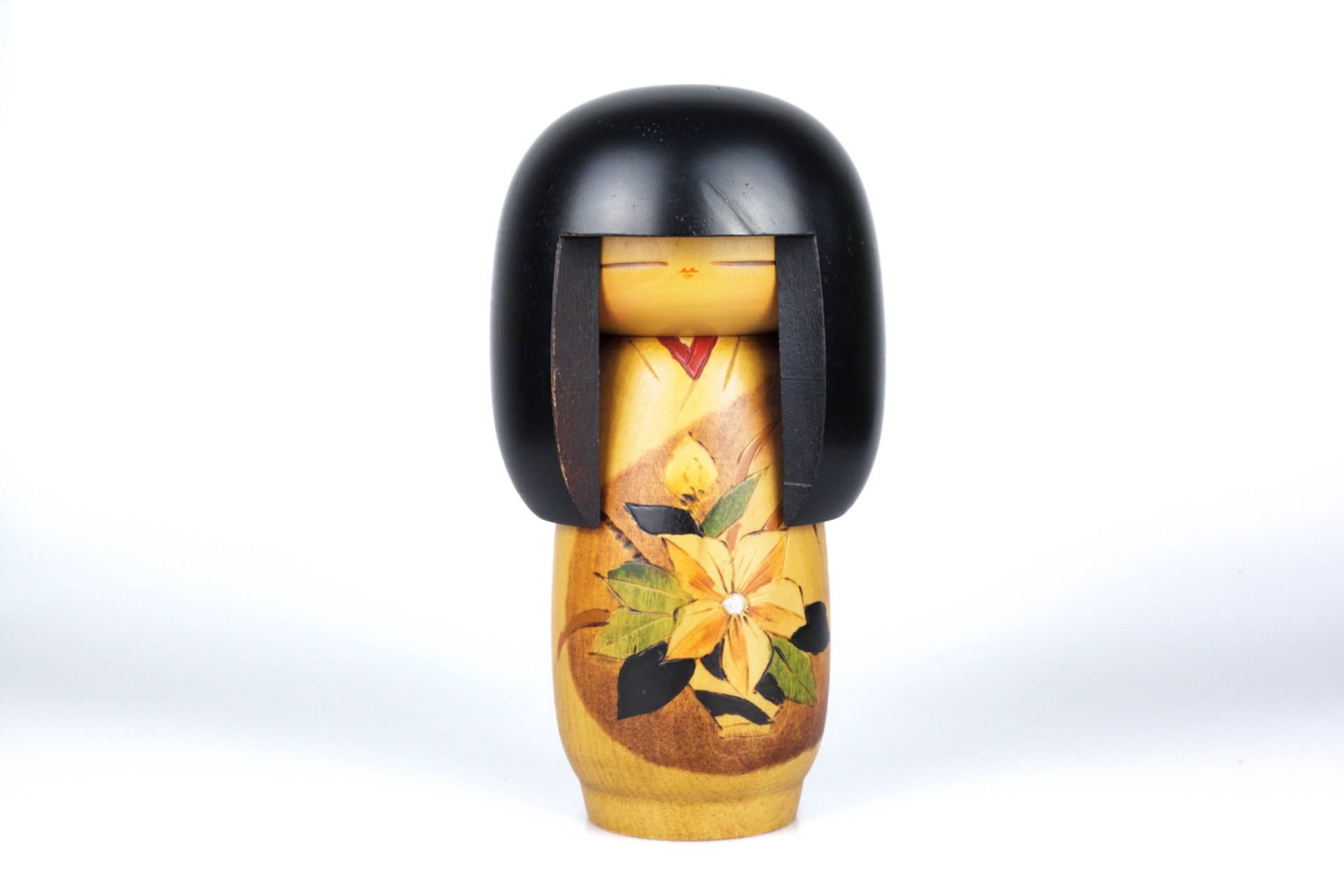 “Flower Basket” (花籠) by Sakumin Ishimura (作民 石村) | 18 cm